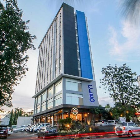 Cleo Hotel Jemursari Сурабая Екстер'єр фото